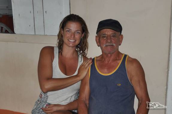 Com o seu Adriano, morador pioneiro da praia de Naufragados, no extremo sul de Florianópolis, Ilha de Santa Catarina